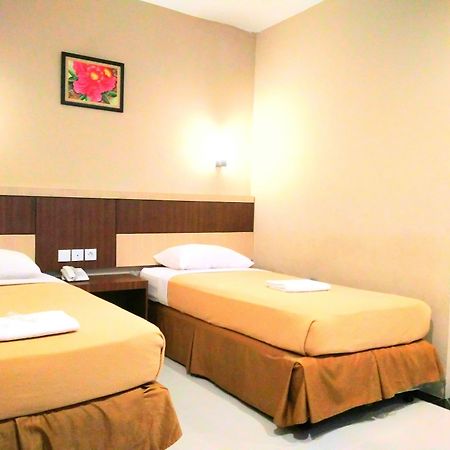 Hotel Parma Paus Pekanbaru Exterior photo